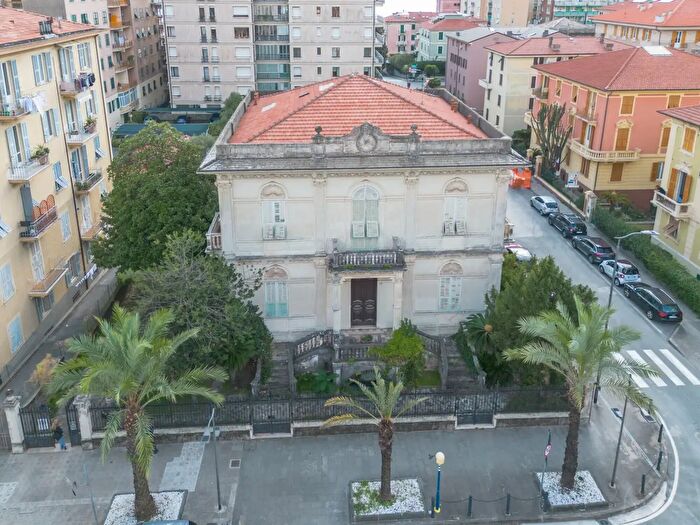 Casa con 17 locali in vendita in Via Tappani, Chiavari