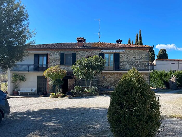 Casa con 9 locali in vendita in Procacci, Lucignano