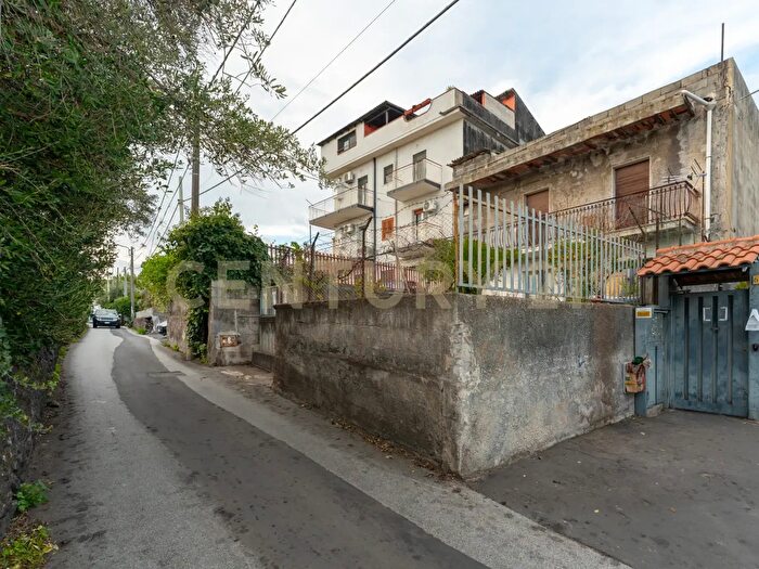 Casa con 11 locali in vendita in Via Brigadiere Salvatore di Stefano, Catania