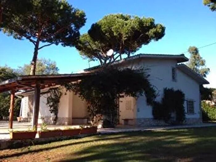 Casa con 8 locali in vendita in Via Tamerice, Sabaudia