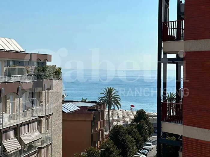 Appartamento quadrilocale in vendita in Via Venezia, Albenga