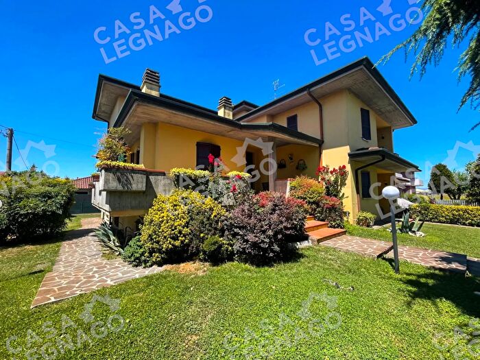 Casa con 8 locali in vendita in Via del Bersagliere, Sanguinetto