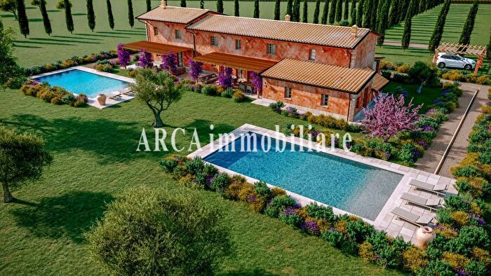 Casa con 10 locali in vendita in Pietrasanta