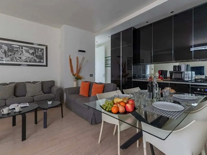 Appartamento monolocale in affitto in Via degli Orti Oricellari, Firenze