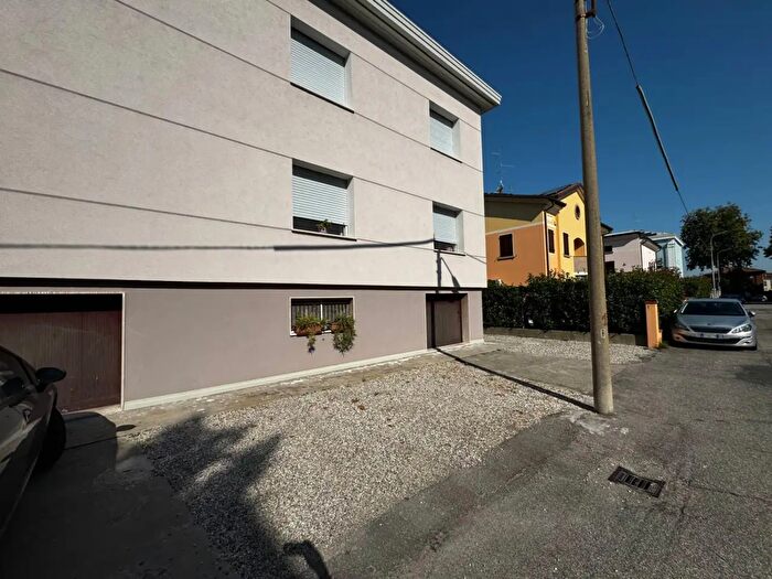Appartamento con 5 locali in vendita in Mirandola