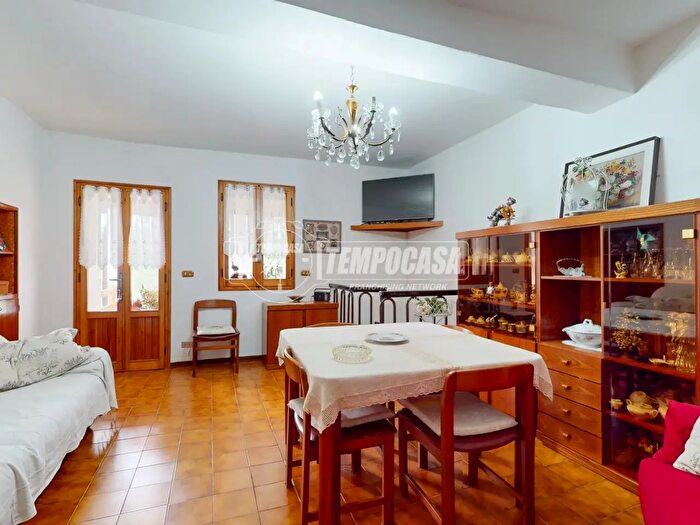 Appartamento quadrilocale in vendita in Via Castello, Marano Sul Panaro