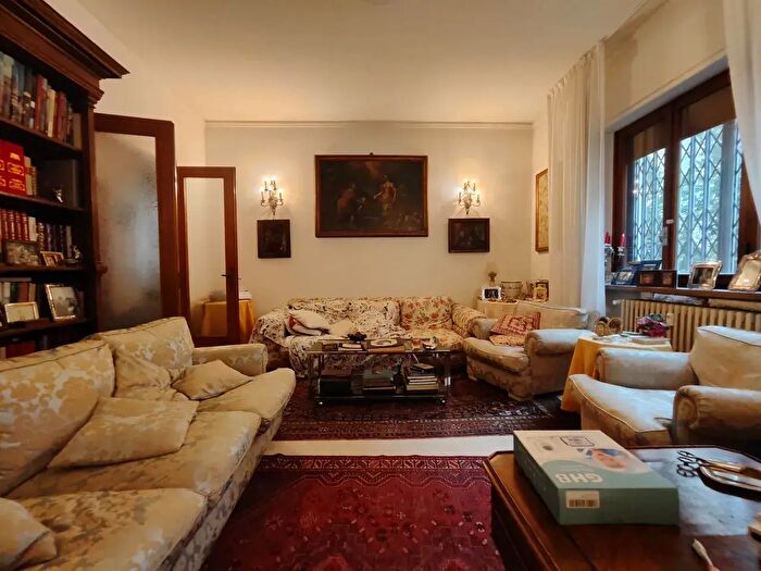 Appartamento con 5 locali in vendita in Viale Calatafimi, Firenze