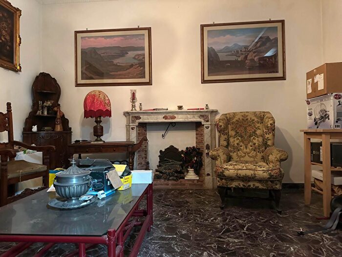 Casa con 9 locali in vendita in Fauglia