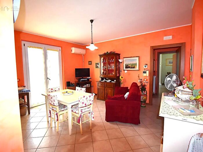 Appartamento trilocale in vendita in Via Monteconero Snc, San Benedetto Del Tronto