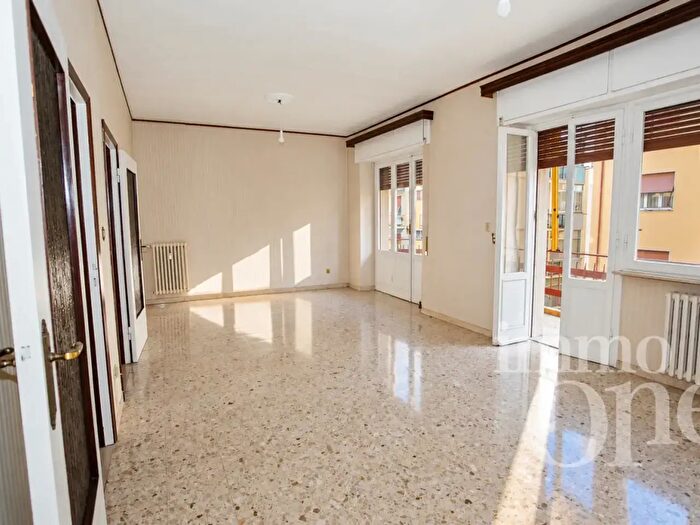 Appartamento con 7 locali in vendita in Via Antonio Labriola, Livorno