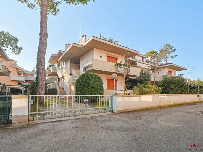 Appartamento quadrilocale in vendita in Via VI Traversa, Cervia