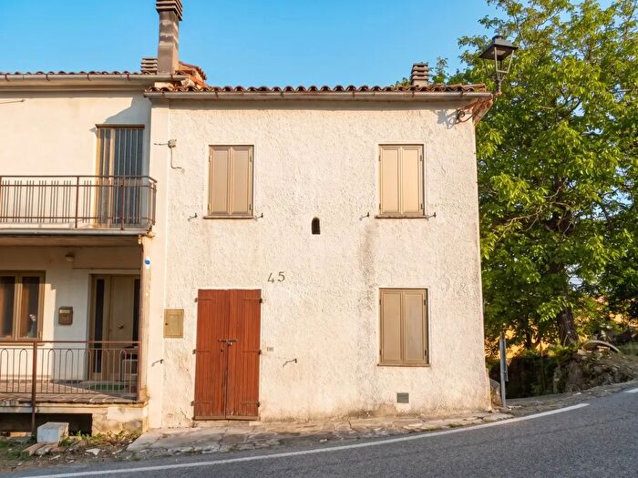 Casa con 6 locali in vendita in Strada Provinciale Carpegna, Pennabilli