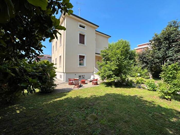 Casa con 6 locali in vendita in Via Aprile, Fidenza