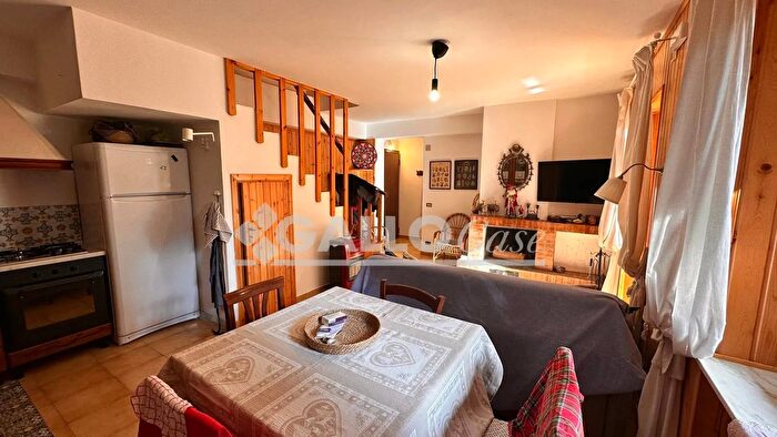 Appartamento trilocale in vendita in PZza Giovanni XXIII Spezzano della Sila, Spezzano Della Sila