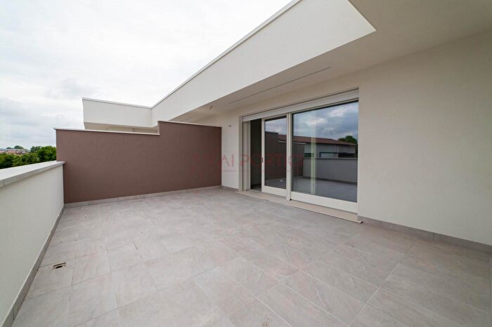 Appartamento quadrilocale in vendita in Via Amerigo Vespucci, Camponogara