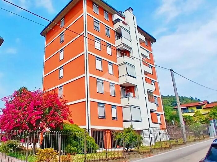 Appartamento trilocale in vendita in Via Piave, Sesto Calende