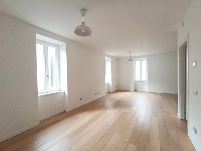 Appartamento trilocale in affitto in Via Andrea Solari, Solari, Milano