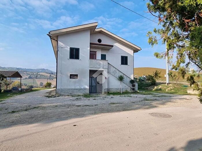 Casa con 6 locali in vendita in Contrada Artemisio, Cellino Attanasio