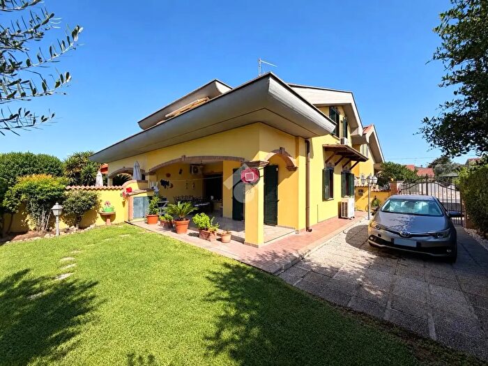 Casa con 5 locali in vendita in Via Adige, Ardea