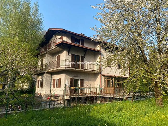Casa in vendita in Via Botta, Zogno