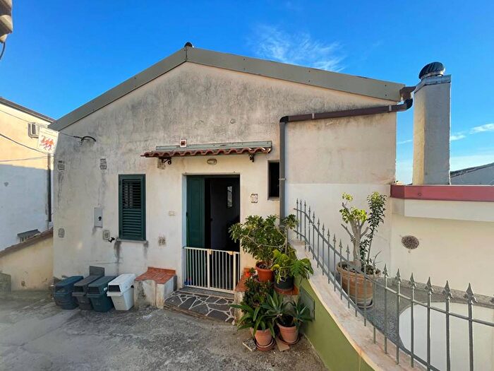 Appartamento bilocale in affitto in Vico Picatari, Roccella Ionica