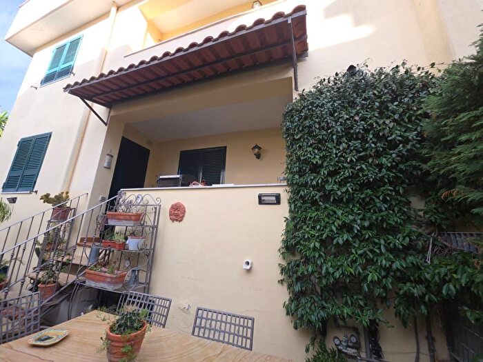 Casa con 5 locali in affitto in Via Giuseppe Pagano, Monterusciello, Pozzuoli