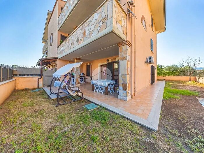 Appartamento trilocale in vendita in Via Fosso dell'Osa, Roma