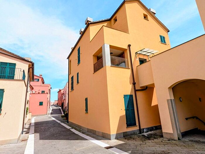 Appartamento trilocale in affitto in Via al Golf, Cogoleto