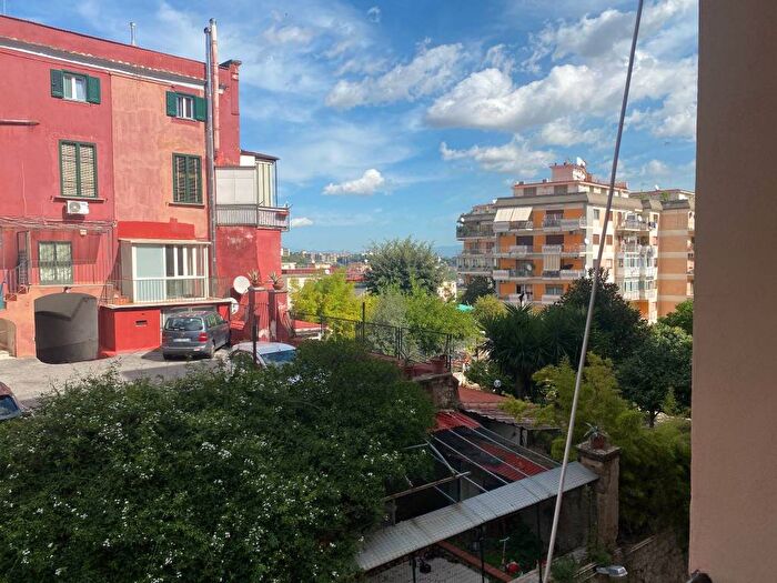 Appartamento trilocale in affitto in Via Confalone, Arenella, Napoli