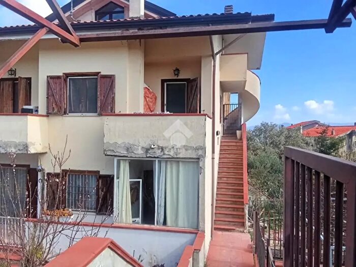 Appartamento trilocale in vendita in Via Misasi, Marano Marchesato