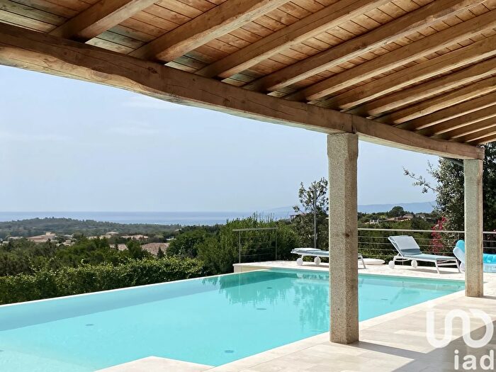 Casa con 8 locali in vendita in Località Punta Molara, San Teodoro