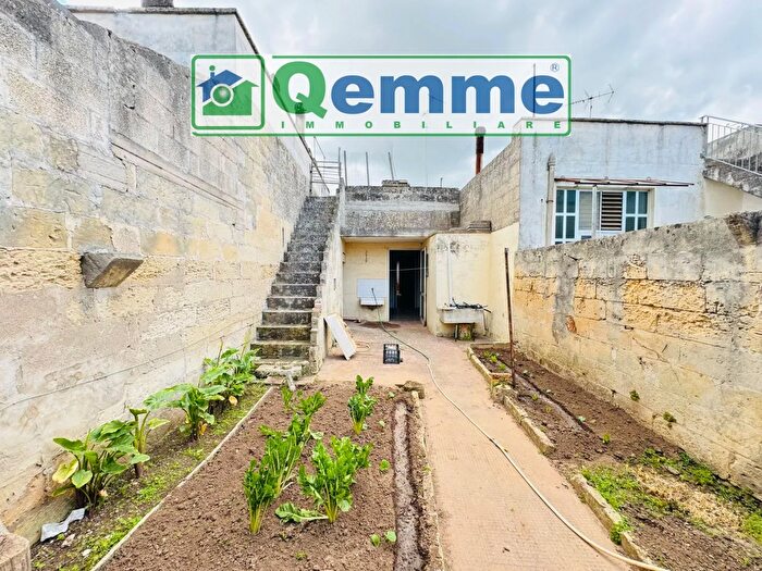 Casa bilocale in vendita in Via Cavour, Lizzanello