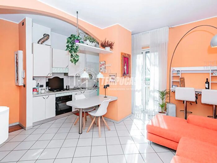 Appartamento trilocale in vendita in Via Luigi Sordello, Milano