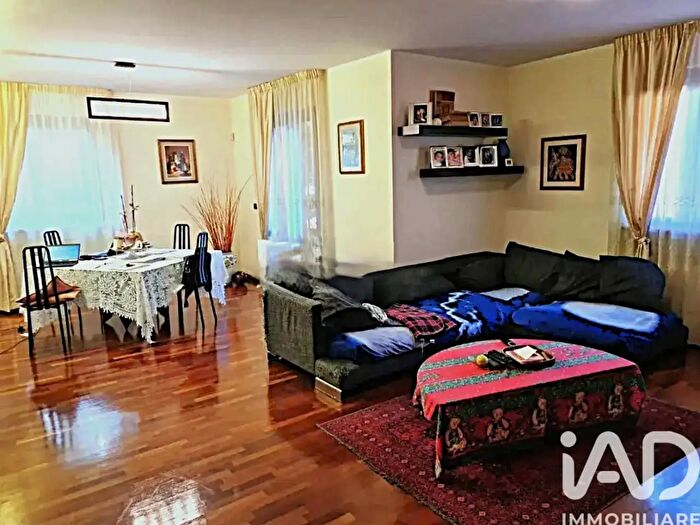 Casa con 6 locali in vendita in Viale Santa Giusta, Lanciano