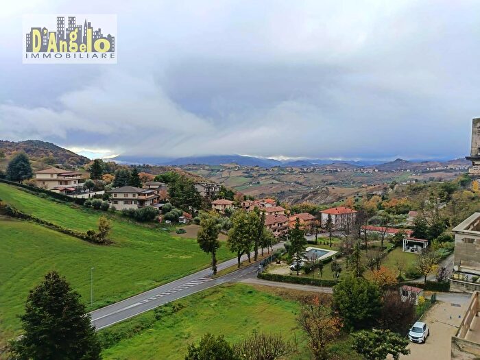 Appartamento con 5 locali in vendita in Via Borgo Garibaldi, Castignano