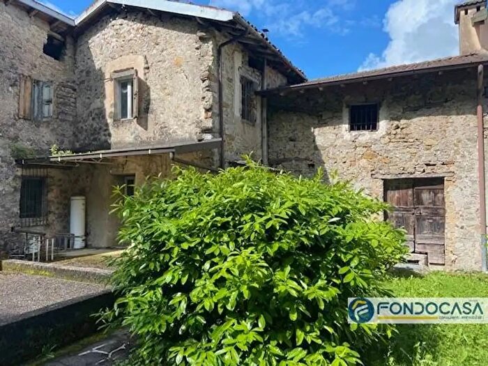 Appartamento trilocale in vendita in Via Roma Snc, San Pellegrino Terme