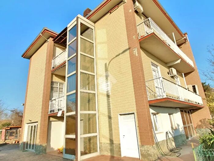 Casa con 6 locali in vendita in Strada della Grippina, Voghera