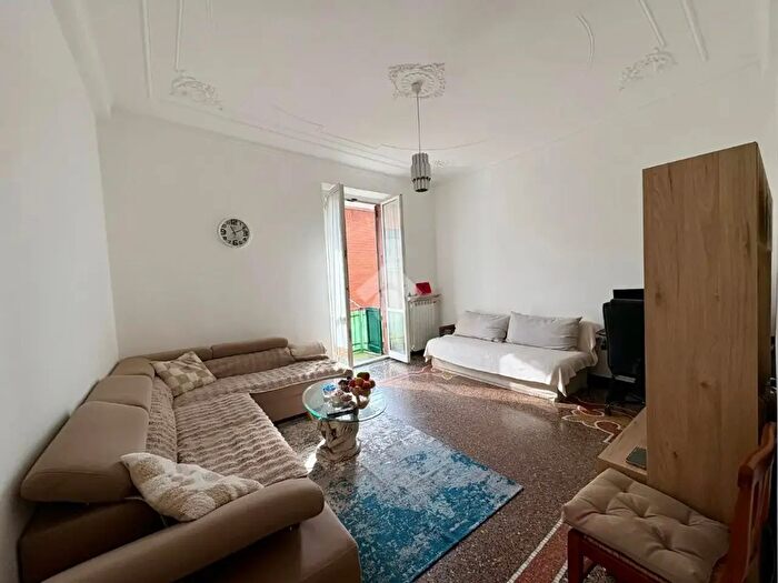 Appartamento quadrilocale in vendita in Via Guido Pellizzari, Genova