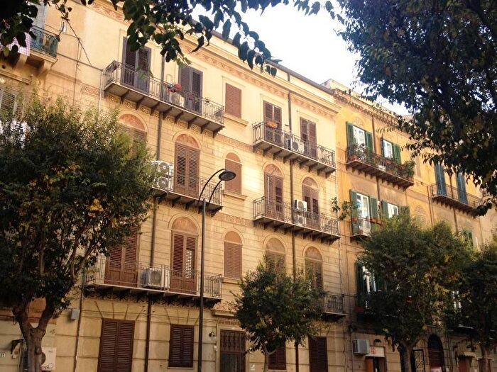 Appartamento bilocale in affitto in Via Giuseppe Mazzini, Politeama Ruggiero Settimo, Palermo