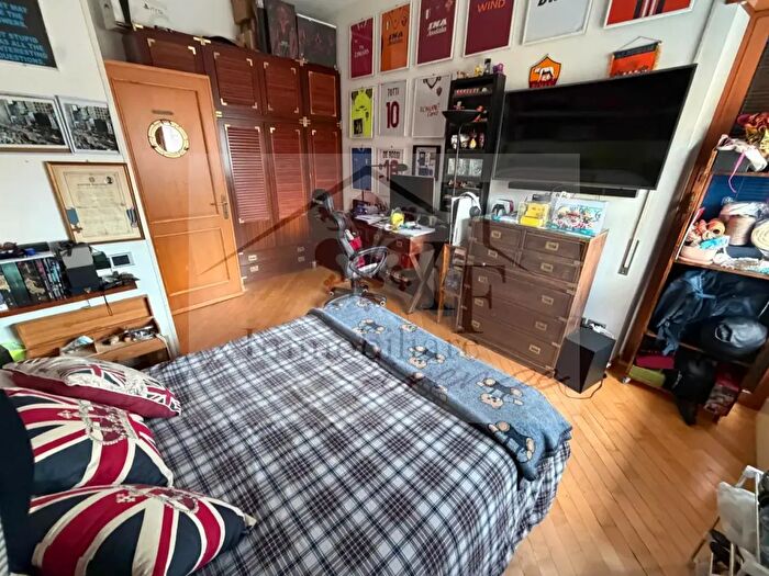 Appartamento con 5 locali in vendita in Via Valdorcia, Firenze