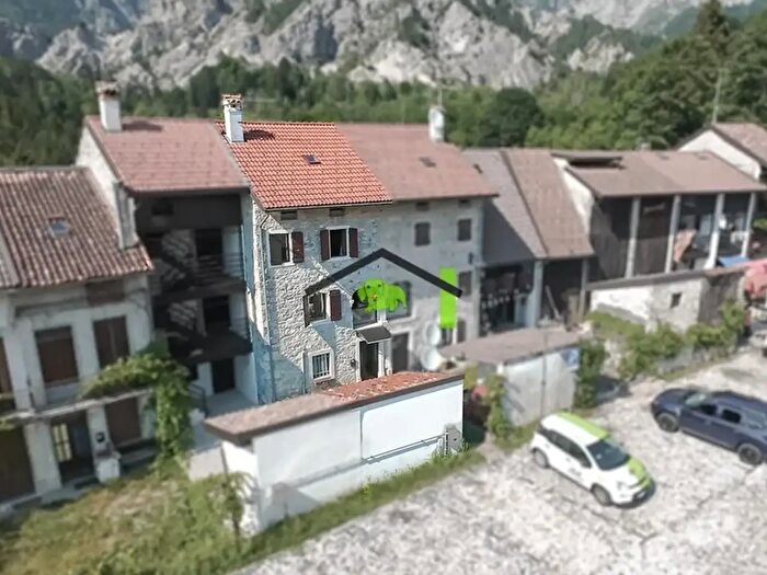 Appartamento con 6 locali in vendita in Via Acquedotto, Andreis
