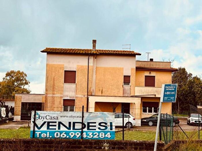 Appartamento con 5 locali in vendita in Via Braccianese Claudia, Bracciano