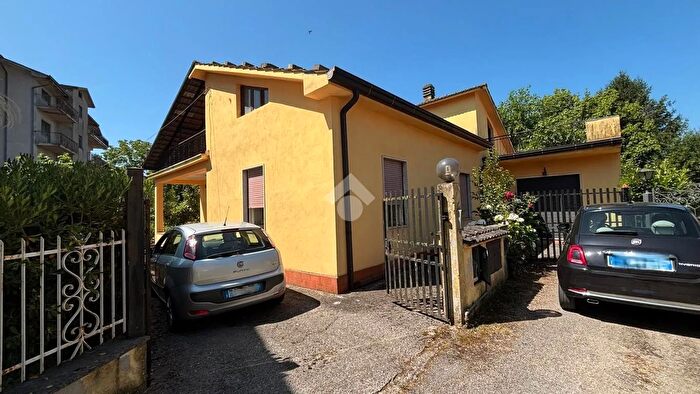 Casa con 5 locali in vendita in Via Pietro Nenni, Isola Del Liri