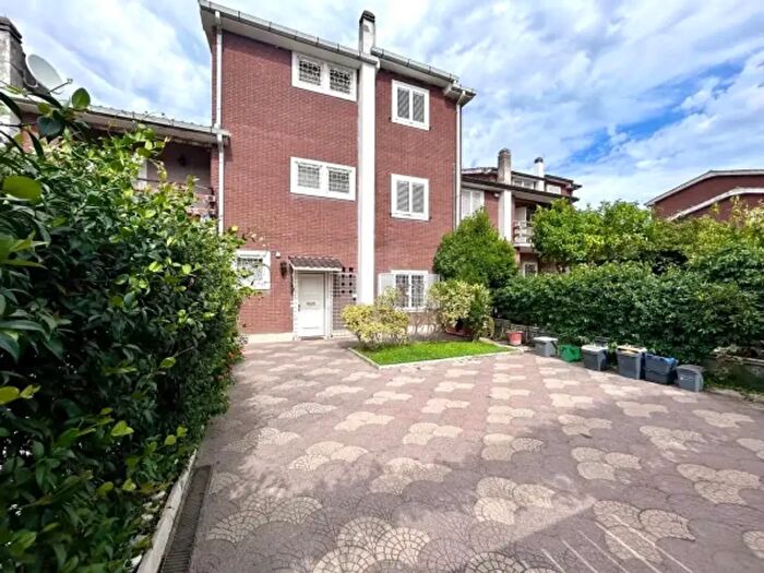 Casa con 6 locali in vendita in Via Alberto da Sarteano, Roma