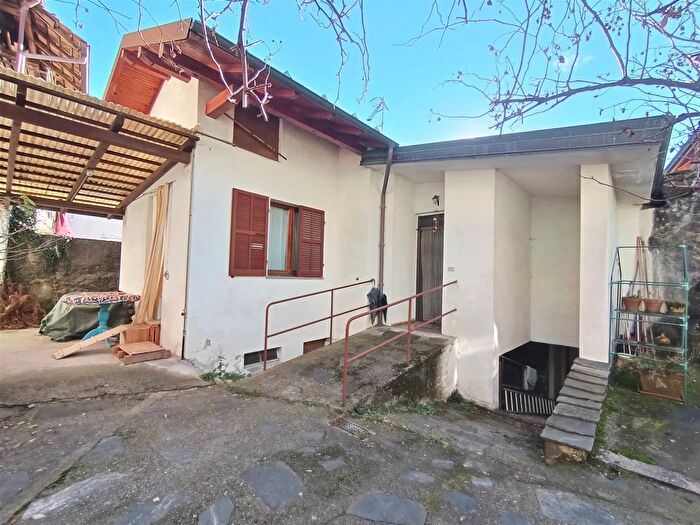 Casa con 6 locali in vendita in Madonna del Sasso, Madonna Del Sasso