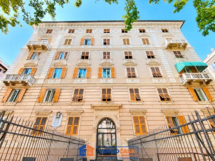 Appartamento quadrilocale in vendita in Via Giuseppe Casaregis, Genova