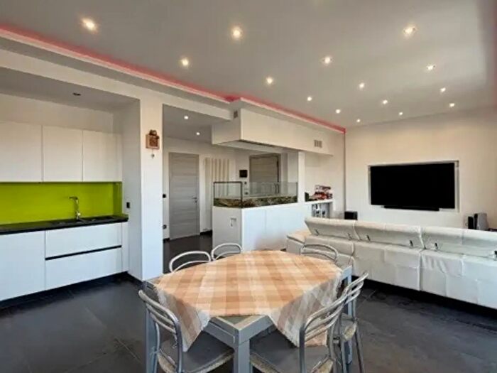 Appartamento con 8 locali in vendita in Rimini