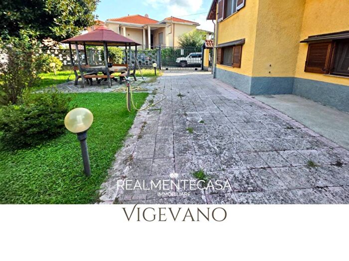 Casa trilocale in vendita in Via Gravellona, Vallere Castellana, Vigevano