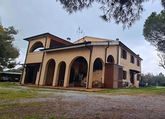 Casa con 6 locali in vendita in Piombino
