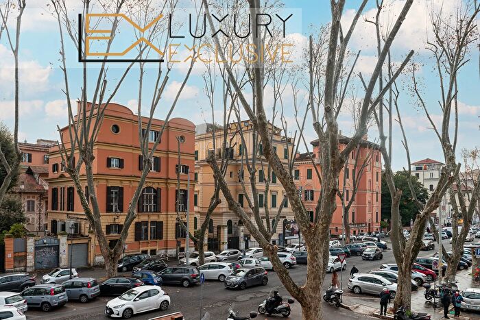 Appartamento con 6 locali in vendita in Roma